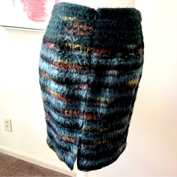 Maeve Textured Skirt • Size 2P - Picture 5 of 7
